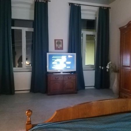 Затишна Квартира В Історичному Центрі Міста Chernivtsi Luaran gambar